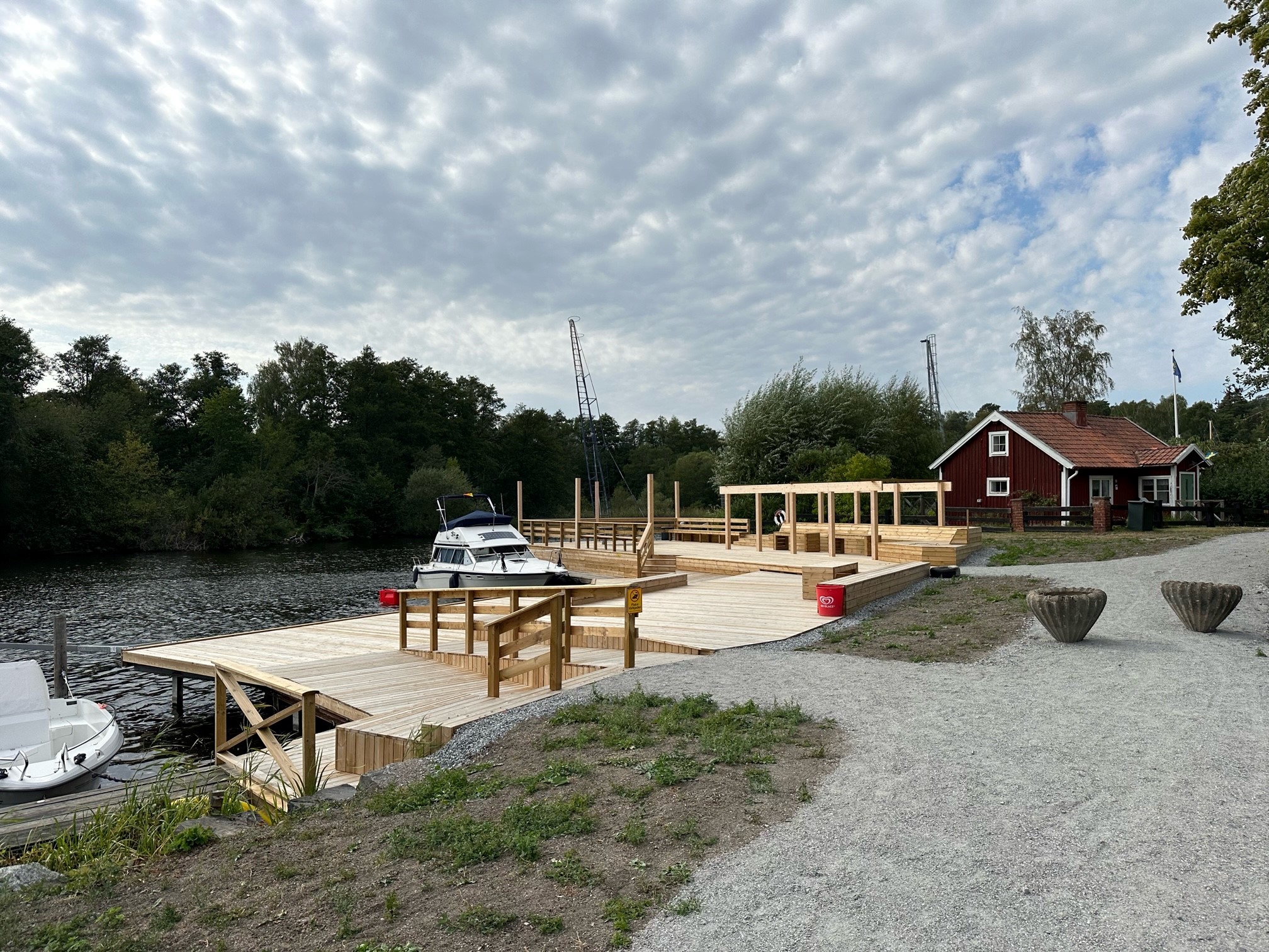 Dammarsberg bygger park och lekpark samt brygganläggning 