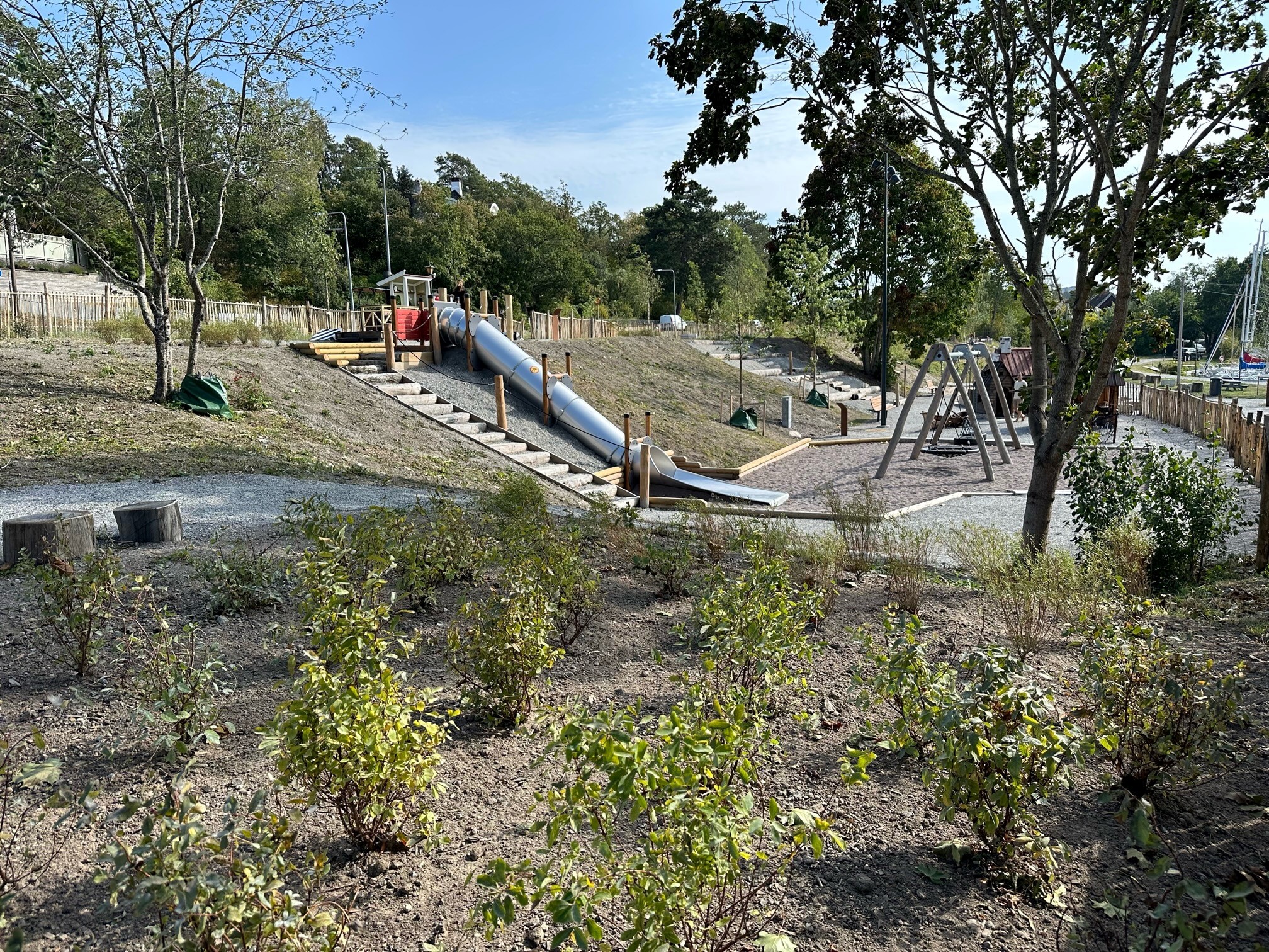 Dammarsberg bygger park och lekpark samt brygganläggning 